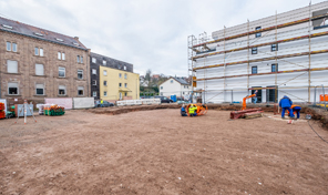 Baustelleneinrichtung auf ZENZ-Massivhaus Baustelle in Sankt Wendel für Bau eines Mehrfamilienhauses